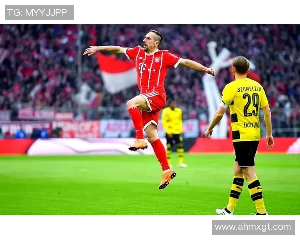 莱万回归安联球场遭拜仁球迷嘘声四起引发热议